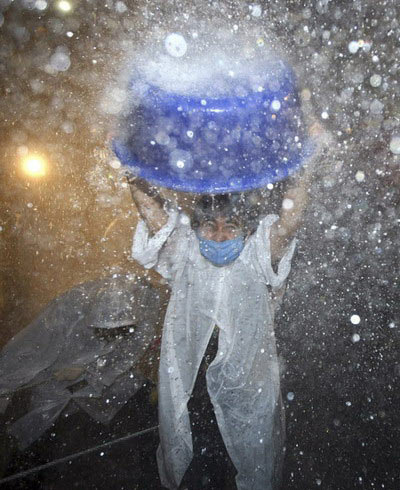 ʾ�����ڴ��Ŵ����赲ˮ