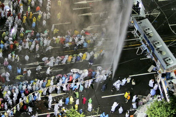 ���������׶������Ĳμӿ��鼯����������1.5���ˣ�����ʾ�����ֳ�������ʯ�飬��Ȼ���б�������