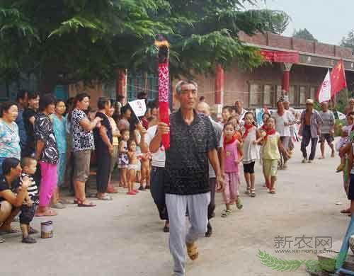 ����ͦ����ʥ�𴫵� ���������İ��˾���(ͼ)