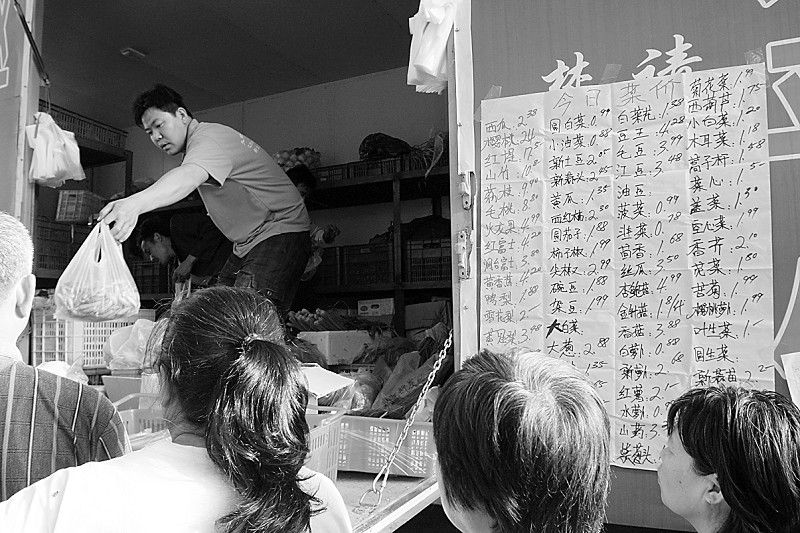 ͼ5��6�㣬ǰ����˵ľ���Խ��Խ�ࡣ