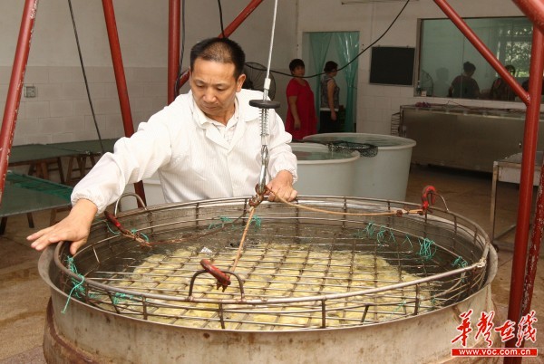 ͼΪ������«��ӹ���ҵ�Ĺ����ڼӹ�«��