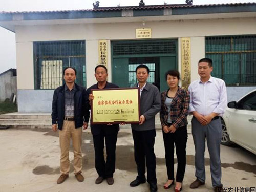 ���������������Ʒרҵ������ϲ�����ũ�������ʾ����