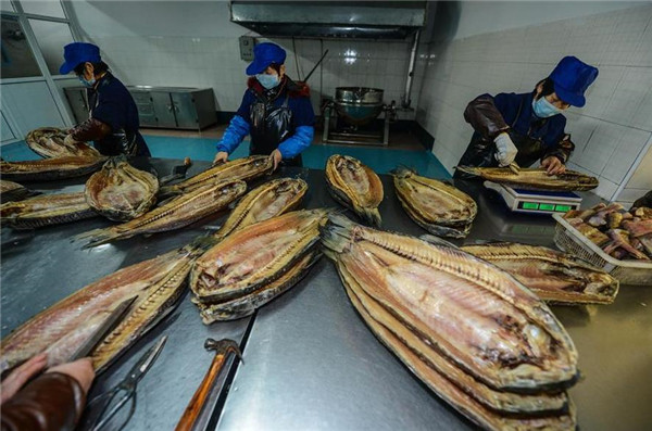 1��8�գ���������һ�����������ļӹ����ڹ�����Ա�ڼӹ�����ɡ�