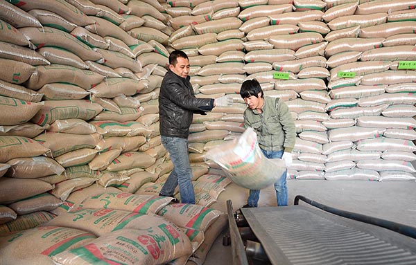 �����ĺ����ؿƷ���ҵ���޹�˾��������Ա�ڽ�����װ��ת���������㣨2��16���㣩��