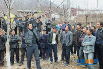 ����¤�ϣ�����ר�������԰ΪȺ�ڴ��ڼ���