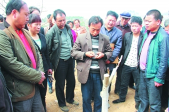 ���������֯��Ա�ɲ�����ԱΪ���Ҹ߽ӻ����ṩָ���Ͱ���