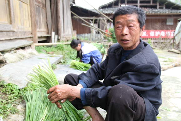 �����Ž����߳����� ������ں����ʾ²˸�300��3