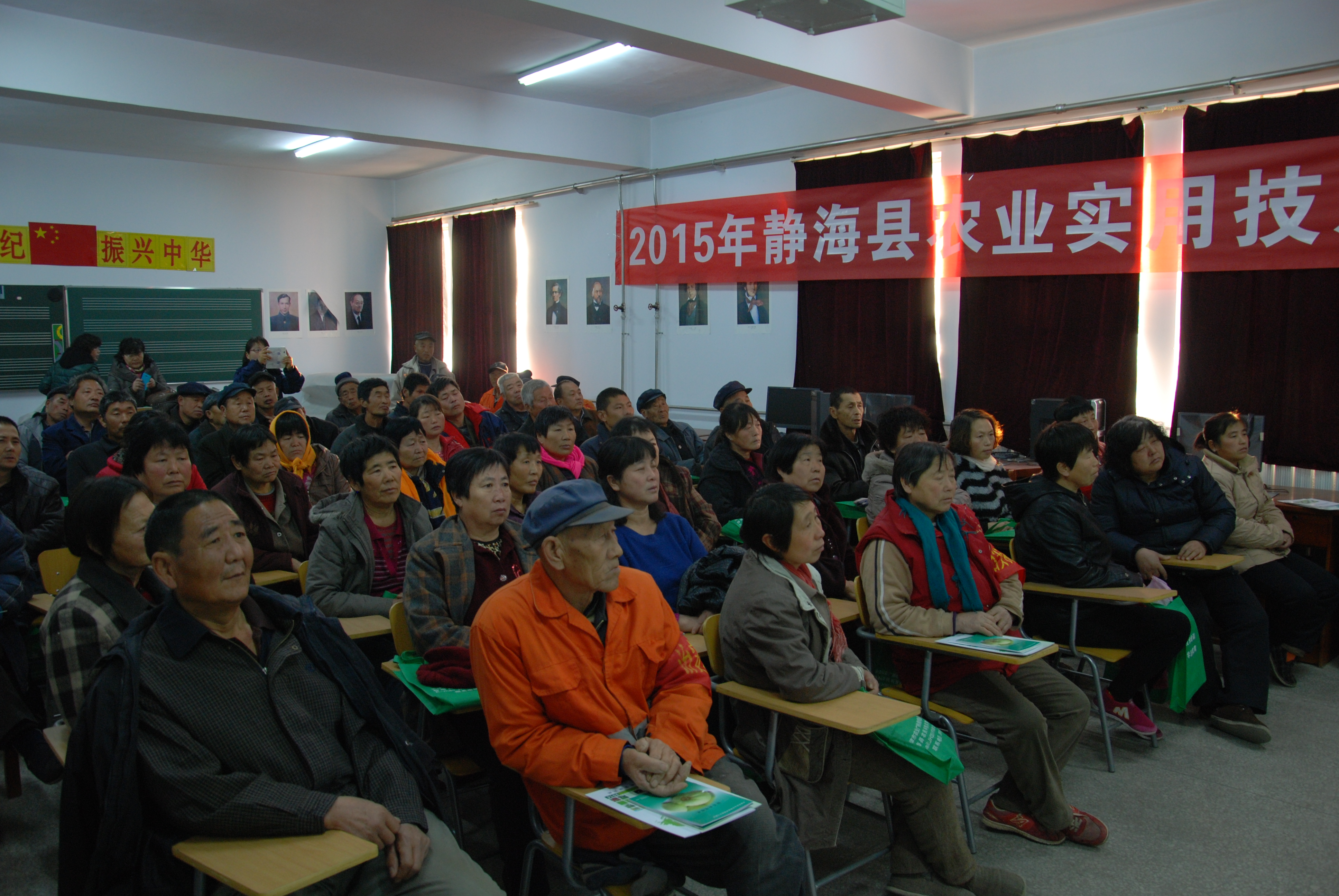 ��򾲺�ũ��У�ٰ�ũҵʵ�ü�����ѵ��