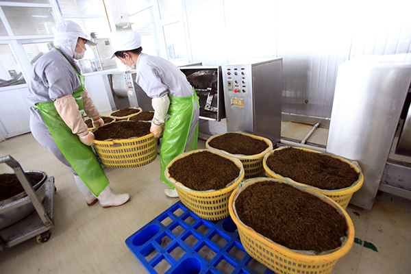 �㽭�����������޹�˾Ա���ڽ�������ʳƷ���ܲ˽��г��ӹ���4��13���㣩��