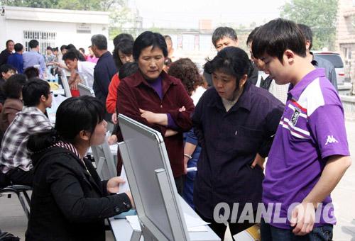 ������ֵ�Ϊ&ldquo;ʧҵĸ��&rdquo;Ѱ�Ҿ�ҵ��·(ͼ)