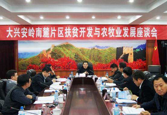 农业部向大兴安岭南麓片区赠送19辆农业科技直通车