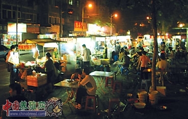 大排档利润惊人:烤肉店一晚最多挣3万 韭菜利润19倍