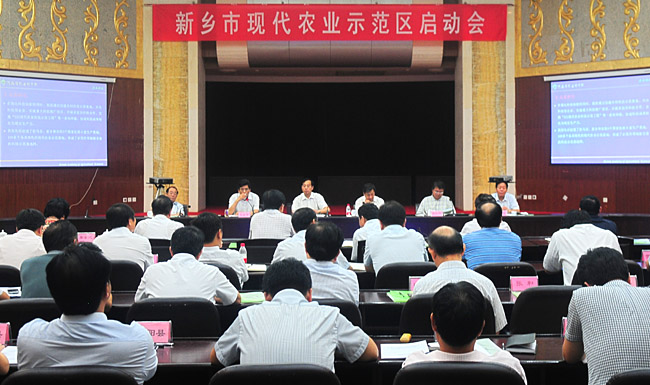 本网讯:8月8日,由河南省新乡市人民政府、中国农业科学院和河南省农业科学院共建的新乡现代农业示范区正式启动