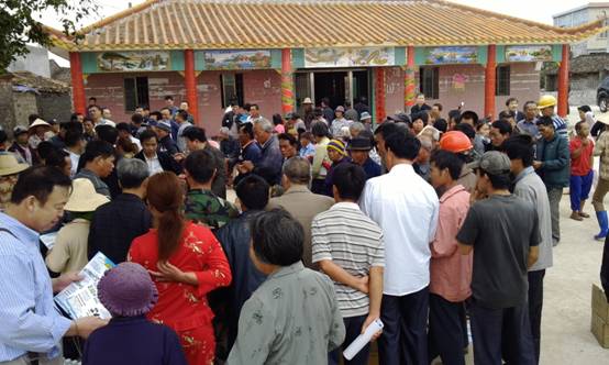 (图5现场培训农民)