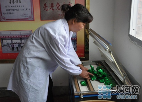 封口环节,一次性最多可以包装30小包