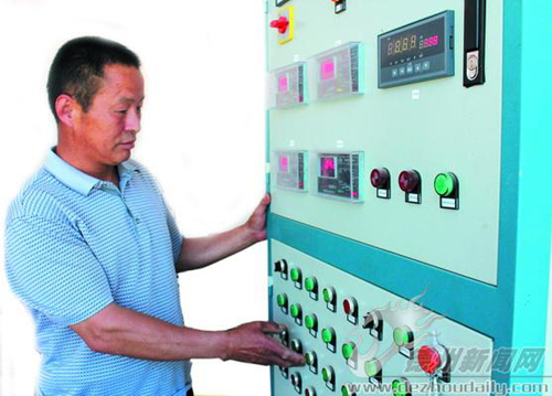 ɽ����կ���������ָ߿����ġ���ɫ�Ρ�