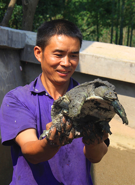 四川长宁罗永红:以鱼养鱼 “养出”全新致富路