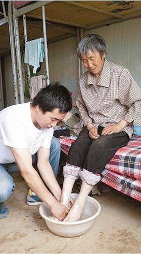 带着智障母亲当村官