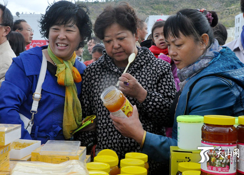 新疆阿勒泰四代养蜂人:好蜂蜜用心酿