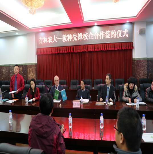 校企合作新探索,邀请农民上大学2