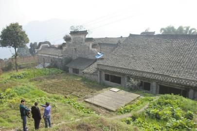 Ȱ���Ϻ�Ů������ũ����ɽ���ֳ�һ������ɽ��