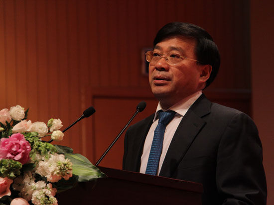 “2015第四届中国国际农商高峰论坛”于5月17日在北京举行。上图为中央财经领导小组办公室副主任韩俊。(图片来源:新浪财经 梁斌 摄)