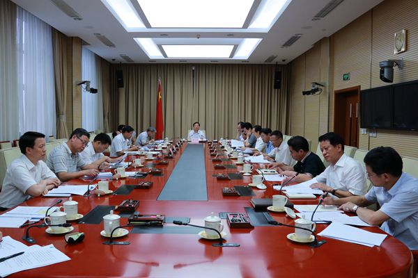 韩长赋主持召开农业部常务会议 部署推进主要农作物生产全程机械化等工作