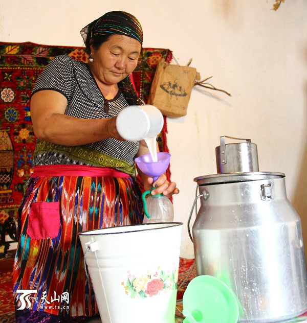 新疆哈巴河县牧民发展特色养殖走上致富路