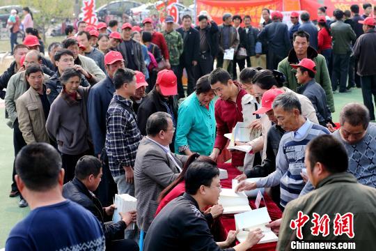 10��15�գ������ɽ������Դ�족ƻ���Ļ��ڿ�Ļ��