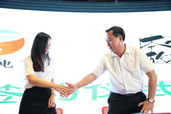 ײ漣һʯСɳ_ɳ̲ȫ̻Ļ