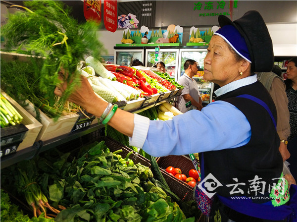 高原特色农产品受到消费者的喜爱。