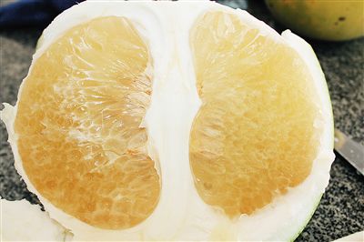 海南儋州3000余亩蜜柚陆续上市