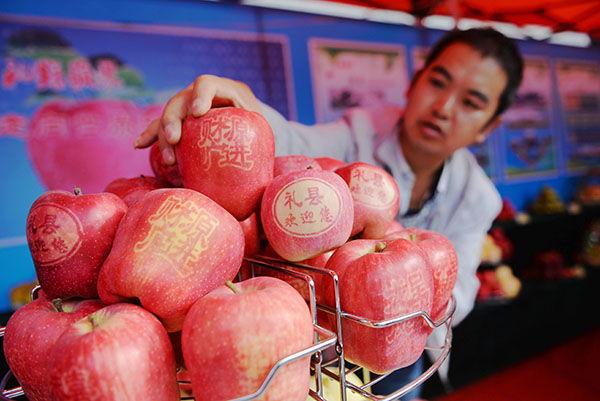 9��25�գ�һ��������Ա��ƻ����������Ǣ̸�Խӻ��ϰڷ���ɫƻ����