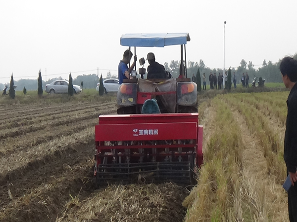 ����Ǳɽ�ؾ����Ͳ˻�е��ֱ���ֳ���ʾ��