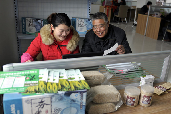 山东郯城县:网上卖粮农民乐