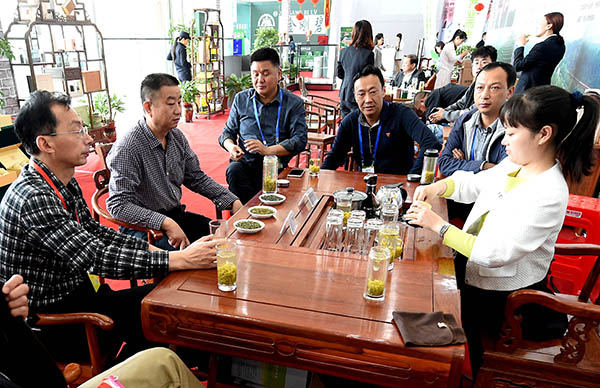 4��28�գ��λ������2016��������ҵ��������Ʒ��Ǣ̸��