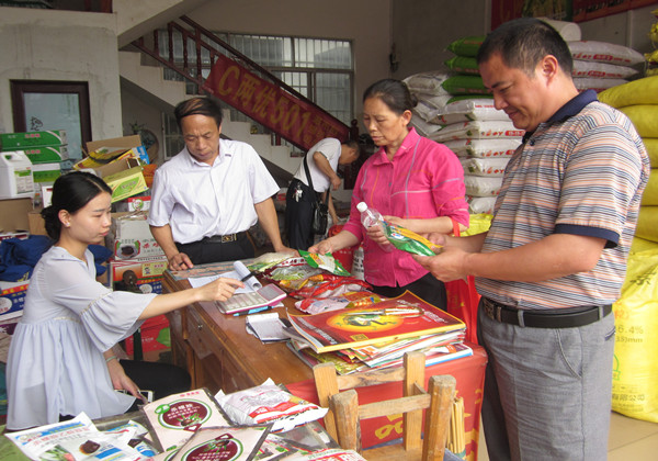 广西钟山:巡查农资市场 护航农业生产