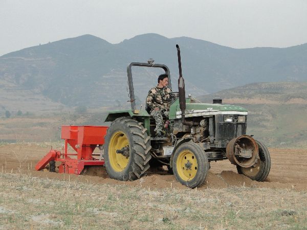 山西古交市:召开马铃薯机械化春播培训现场会
