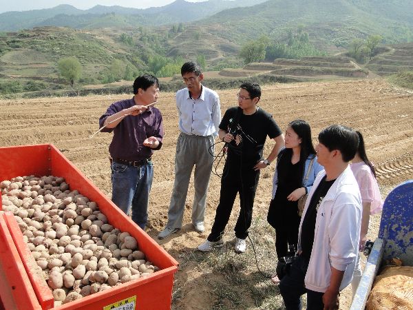 山西古交市:召开马铃薯机械化春播培训现场会