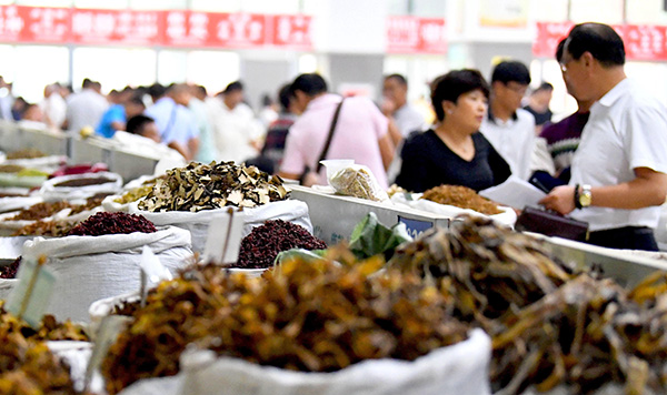 安徽:第33届全国(亳州)中药材交易会开幕