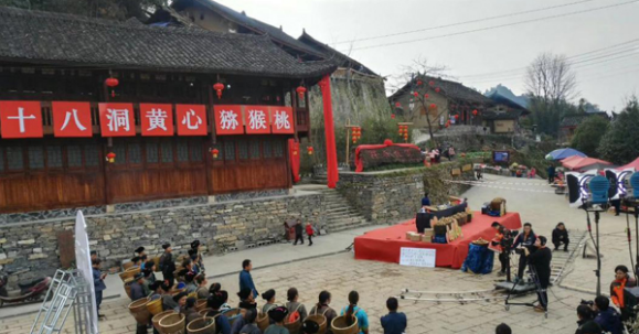 湖南花垣县十八洞精准扶贫结硕果 芒果生活一县一品完美收官