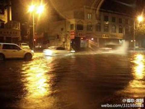 宁夏中北部遭大暴雨袭击,引发山洪和严重城市内涝