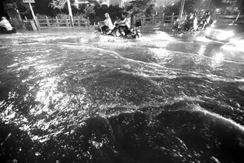 今明天四川盆地至黄淮等地有强降雨