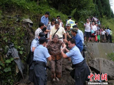 四川彭州遭暴雨袭击 万余游客被安全转移
