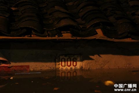 �ϲ�ҹ���Ⱪ��ͻϮ ������Ⱥ�ڰ�ȫת��