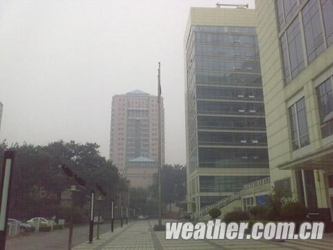 北京27日凌晨部分地区出现降水 白天仍有阵雨