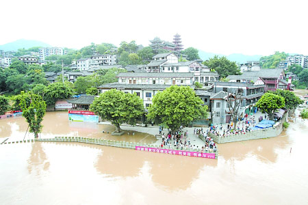 重庆洪涝已致百万人受灾 市政府下拨500万救助