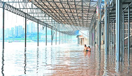 重庆洪涝已致百万人受灾 市政府下拨500万救助