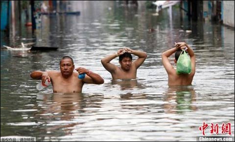 超强台风“杰拉华”横扫菲律宾东部 致2人死亡