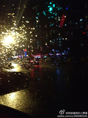 微博直播京城秋雨添堵晚高峰